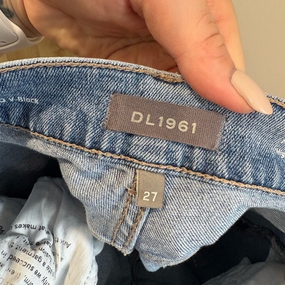 LIKE NEW - DL1961- PATTIE - HIGHRISE VINTAGE ANKLE JEANS IN REEF - Picture 4 of 10